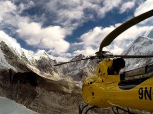 Pros and Cons of Everest Heli Tour