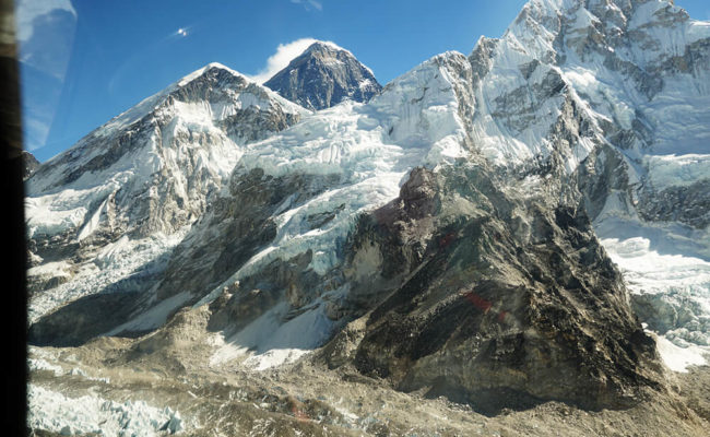Everest tou by plane