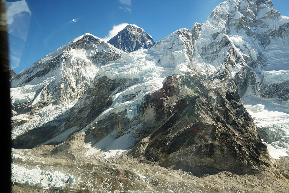 Everest tou by plane